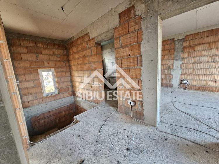 Casă individuală cu 4 camere cu Canalizare în Șura Mică