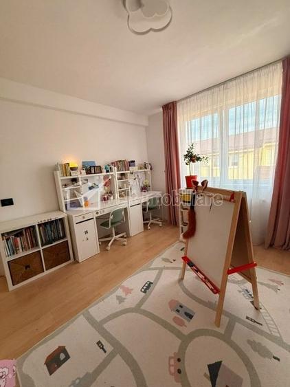 Apartament cu 3 camere decomandat în Florești