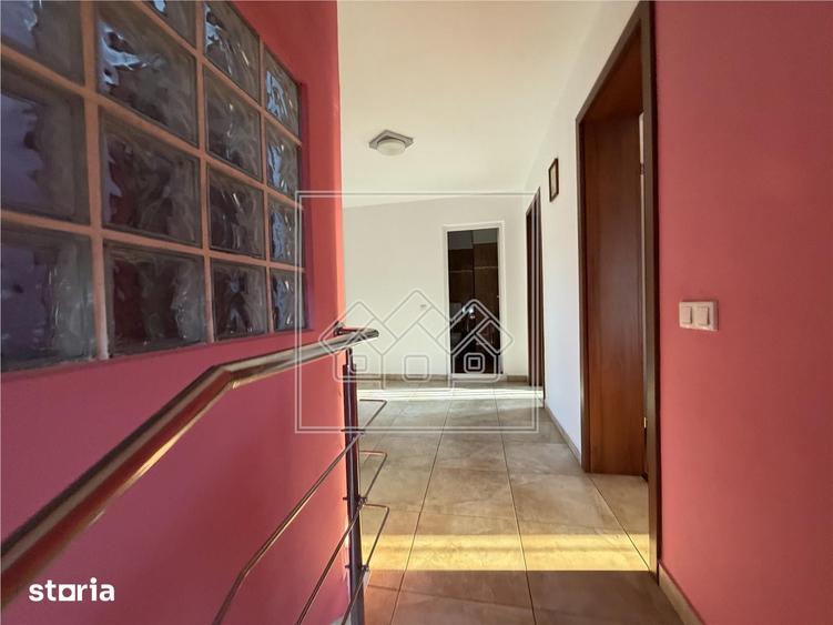 Casă cu 5 camere cu Teren 820 Mp în Cârțișoara
