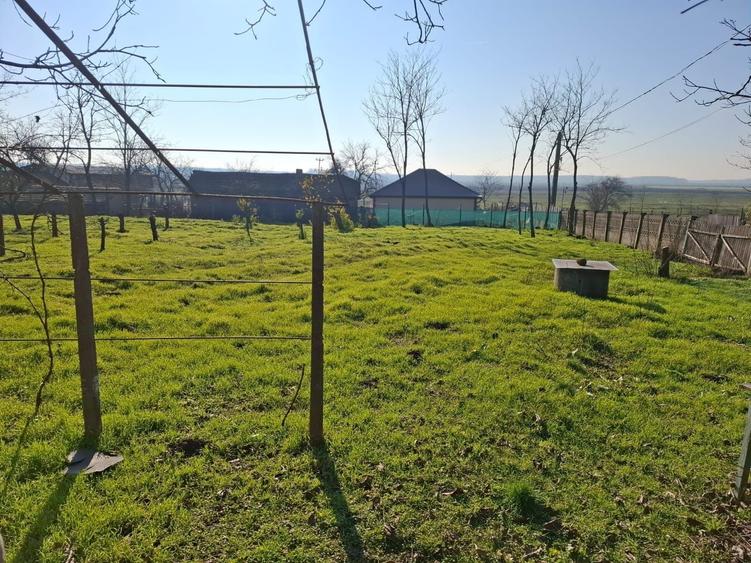 Casă cu 2 camere în Ion Roată