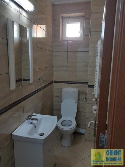 Casă individuală cu 5 camere cu Teren 350 Mp în Lazu