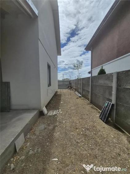 Casă cu 4 camere cu Teren 300 Mp în Moșnița Nouă