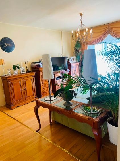 Apartament cu 3 camere decomandat, mobilat în Decebal