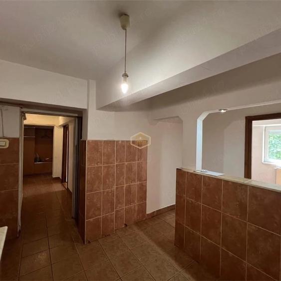 Apartament cu 3 camere semidecomandat în Micro 16