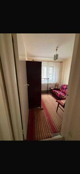 Apartament cu 3 camere decomandat în Huși
