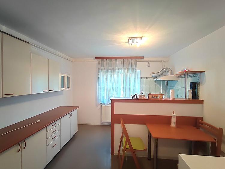 Apartament cu 3 camere decomandat în Inel II