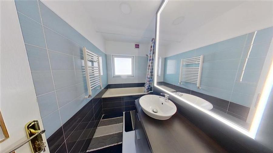 Apartament cu 2 camere nedecomandat, mobilat în Tractorul