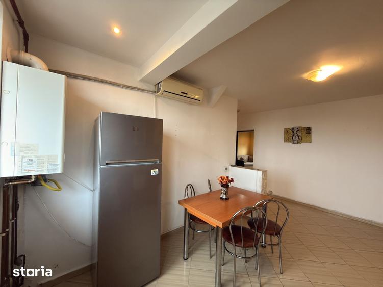 Apartament cu 2 camere decomandat în Girocului