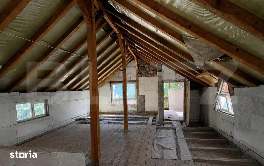 Casă cu 3 camere cu Teren 559 Mp în Romanești