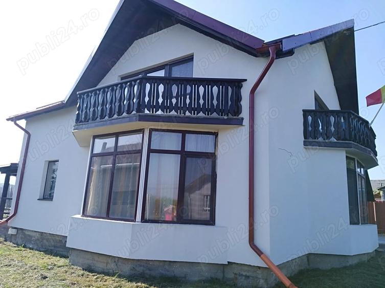 Casă cu 5 camere cu Teren 1800 Mp în Glăjărie