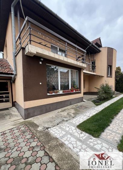 Casă individuală cu 5 camere cu Canalizare în Central