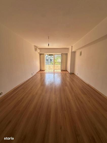 Apartament cu 4 camere decomandat în Decebal