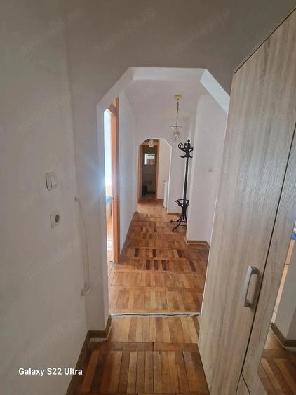 Apartament cu 4 camere decomandat în Girocului