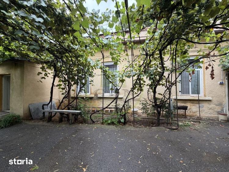 Casă cu 3 camere nedecomandat cu Teren 200 Mp în Central