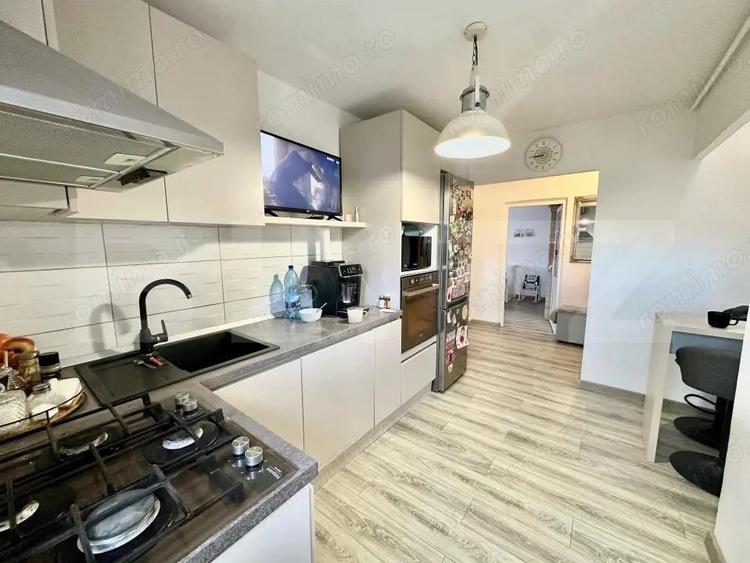Apartament cu 3 camere decomandat în Central