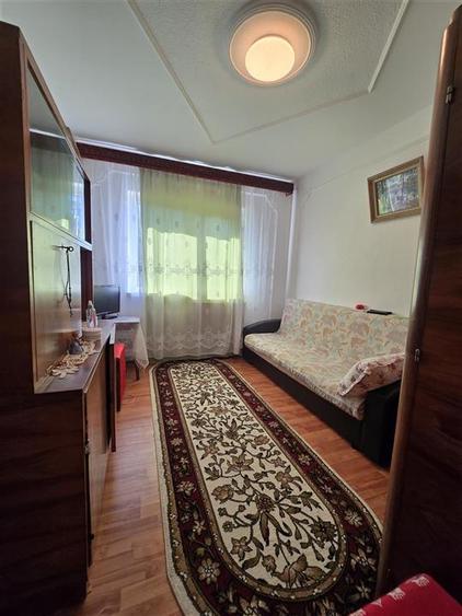 Apartament cu 3 camere decomandat în Nicolina