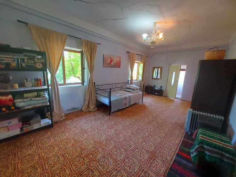 Casă cu 4 camere în Coconi