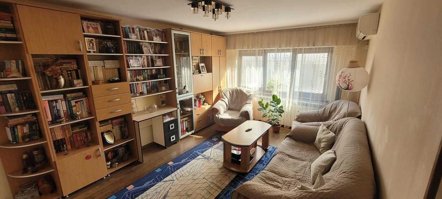 Apartament cu 3 camere decomandat în CET