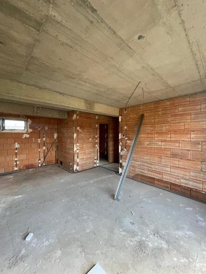 Apartament cu 2 camere semidecomandat în Independenței