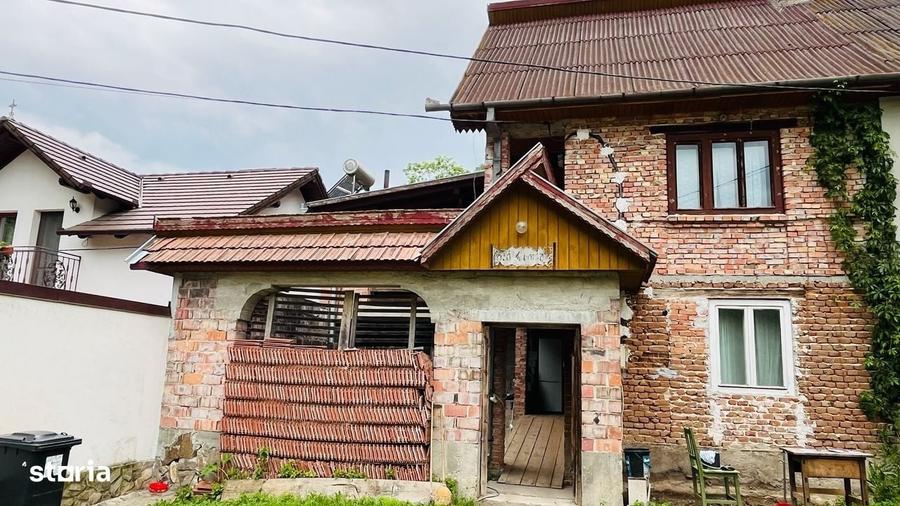 Casă cu 4 camere cu Teren 240 Mp în Central