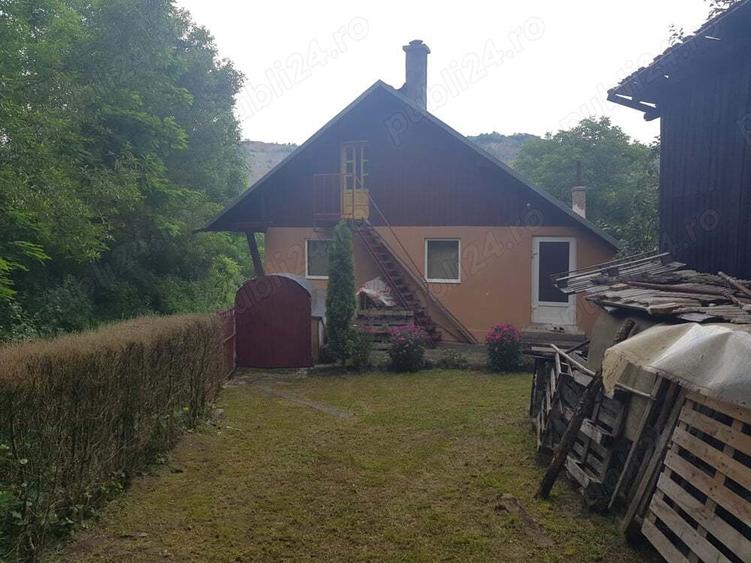 Casă cu 5 camere cu Teren 643 Mp în Poieni