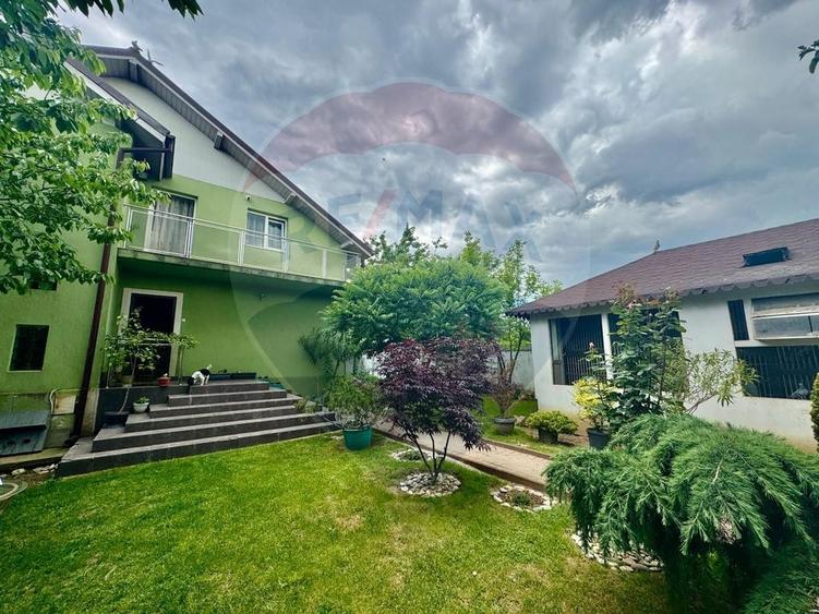 Casă individuală cu 5 camere cu Teren 713 Mp în Cârcea