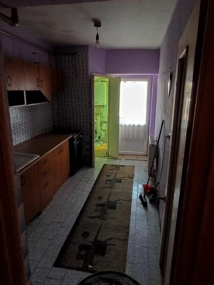 Vând apartament spațios oportunitate în zona Mărășești Bacău - 9