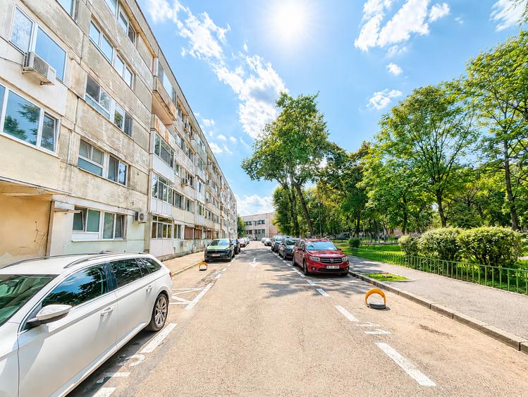 Apartament cu 2 camere semidecomandat în Eroii Revoluției