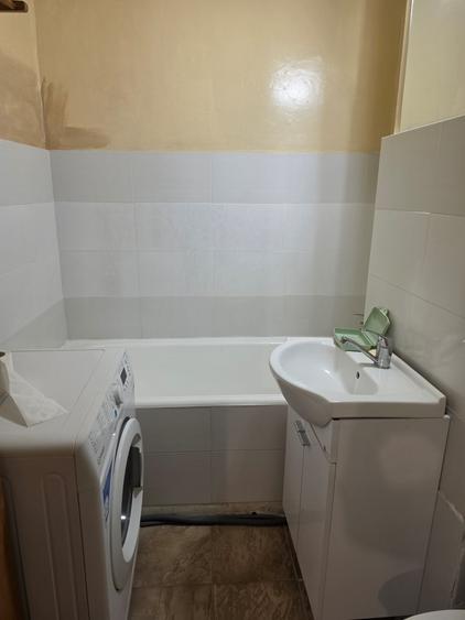 Apartament cu 3 camere semidecomandat în Titan