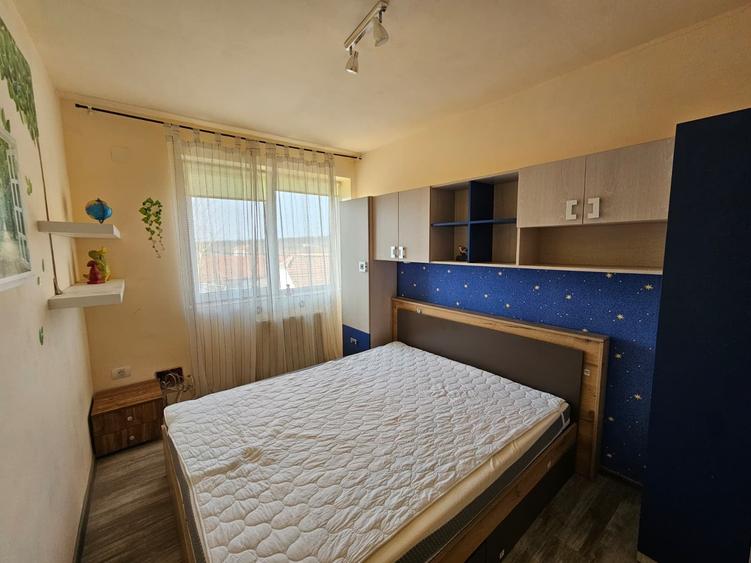 Apartament cu 3 camere decomandat, mobilat în Giarmata-Vii