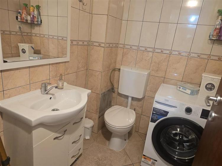 Apartament cu 3 camere decomandat, mobilat în Central