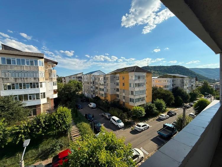 Apartament cu 2 camere decomandat în Dărmănești