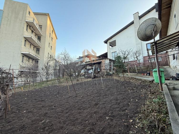 Casă individuală cu 5 camere cu Canalizare în Andrei Mureșanu