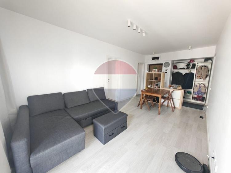 Apartament cu 3 camere semidecomandat, mobilat în Pipera