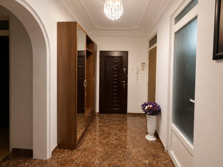 Apartament cu 3 camere decomandat, mobilat în Sebastian