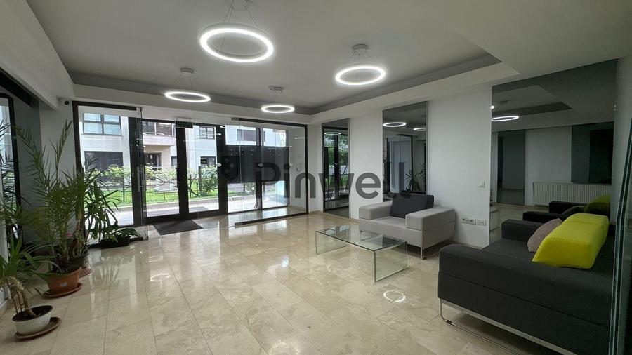 Apartament cu 3 camere semidecomandat, mobilat în Nord