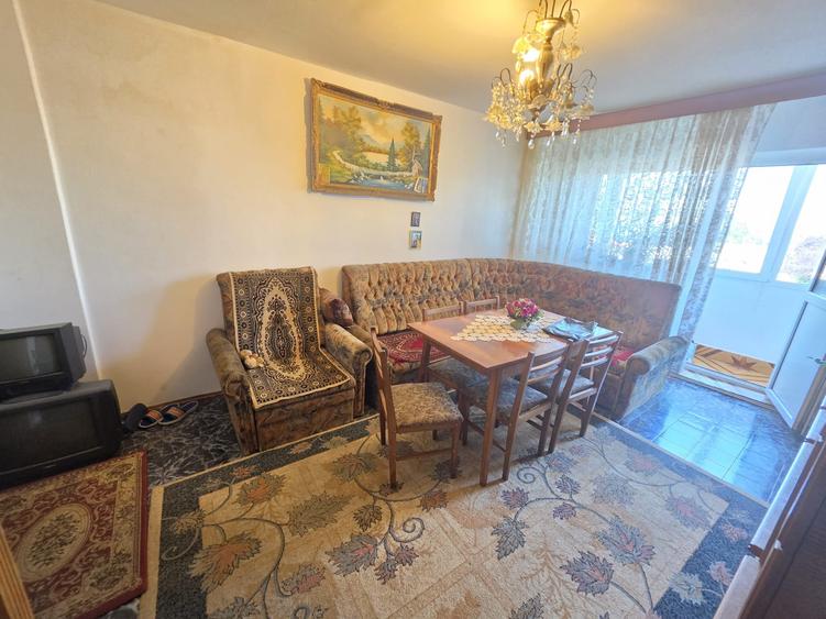 Apartament cu 2 camere semidecomandat în Craiter
