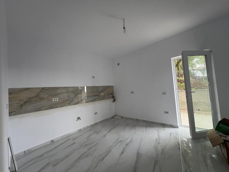 Casă individuală cu 4 camere cu Canalizare în Valea Lupului