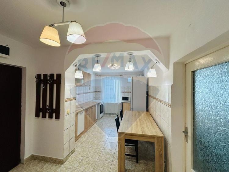 Apartament cu 3 camere decomandat, mobilat în Tractorul