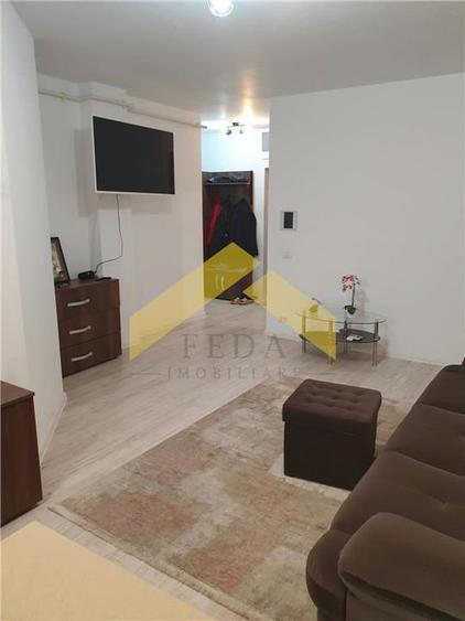Apartament cu 2 camere semidecomandat, mobilat în Central