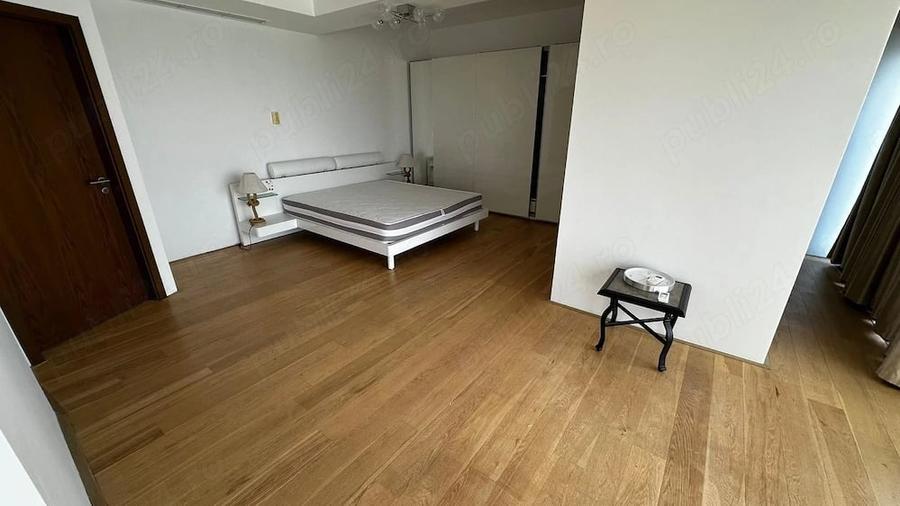 Apartament cu 4 camere decomandat în Faleza Nord