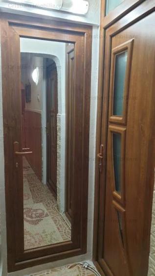 Apartament cu 3 camere decomandat în Buzaului