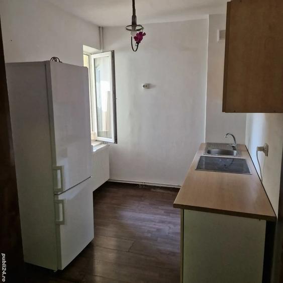 Apartament cu 2 camere semidecomandat în 1 Mai