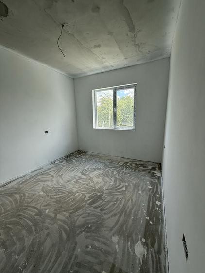 Casă cu 4 camere în Lumina