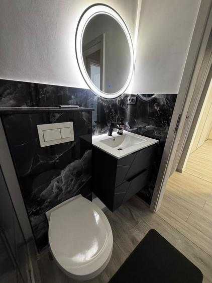 Apartament cu 3 camere semidecomandat, mobilat în Republicii