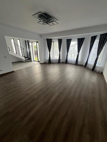 Casă cu 4 camere în Dobreni