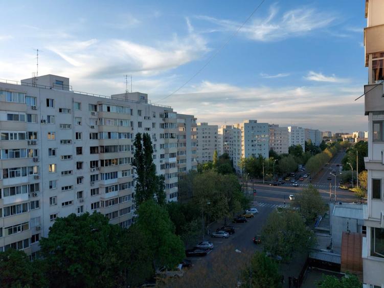 Garsonieră decomandată în Titan