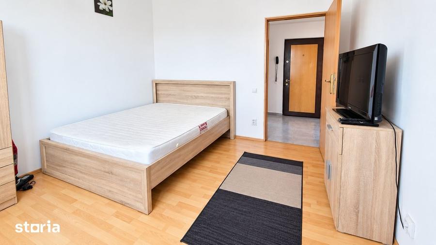 Apartament cu 2 camere decomandat în Podul de Piatră