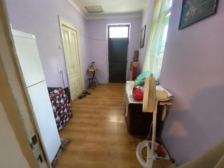 Casă cu 6 camere cu Teren 1300 Mp în Spătărei