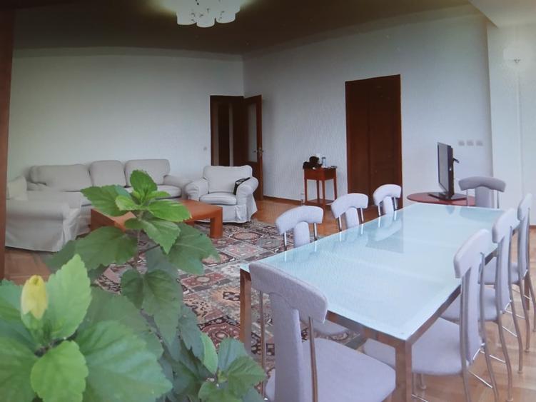 Apartament cu 3 camere decomandat în Primăverii